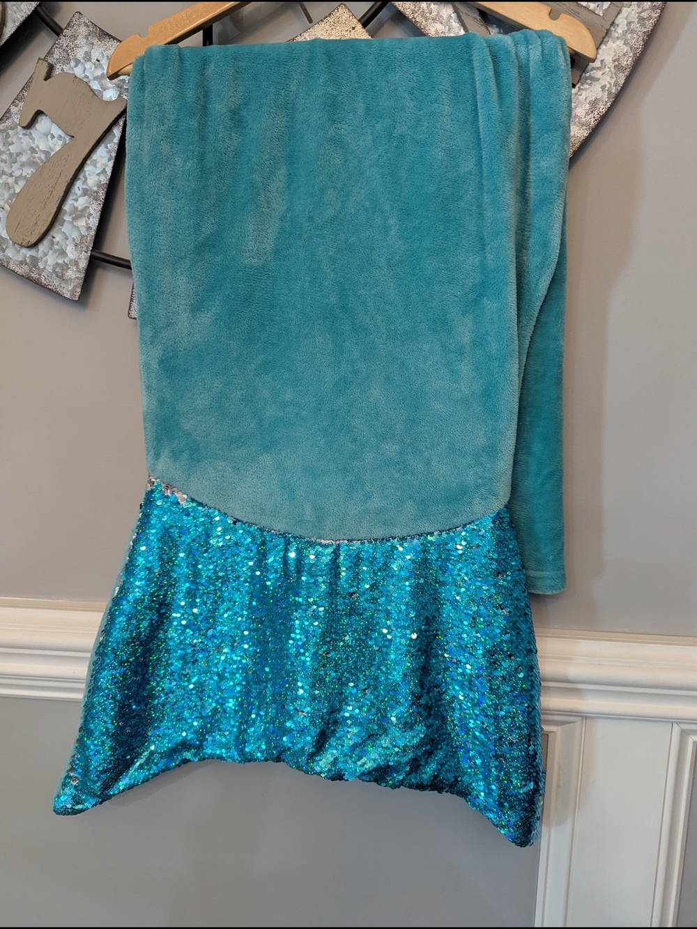 Mermaid Tail Sequin Throw Blanket - Teal Blue